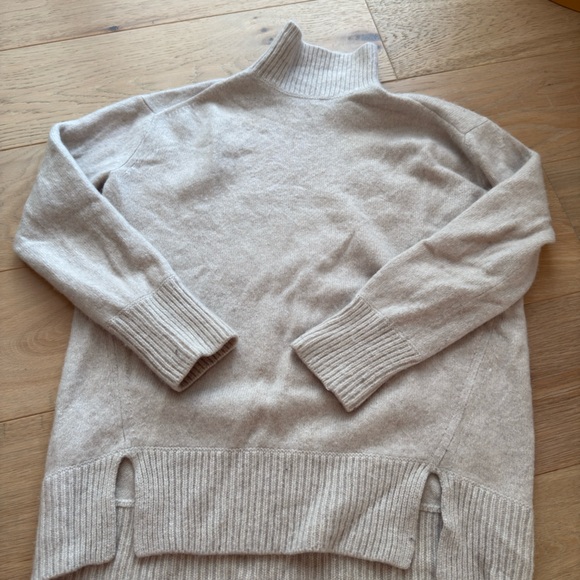 Vince Sweaters - Vince Cashmere Sweater in Light Gray